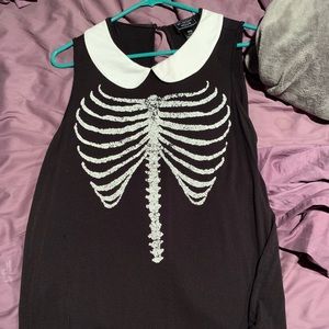 Sleeveless black rib cage shirt